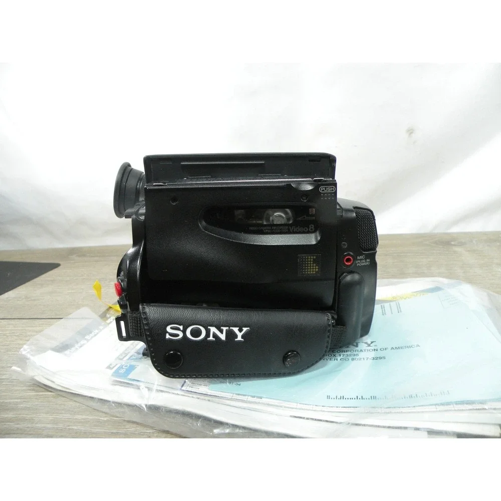 Sony CCD-TR71 Video8 Handycam Camcorder 10x Zoom Hi-Fi Stereo Vintage For Parts